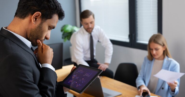 How HRMS Improves Employee Onboarding & Offboarding